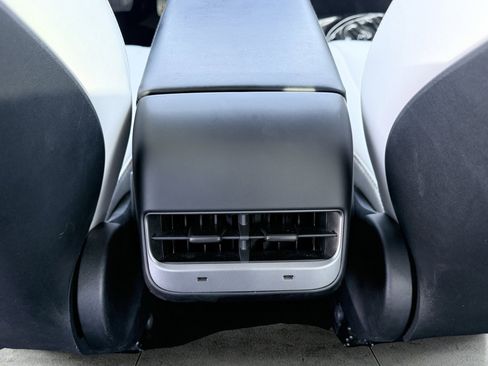 Used 2021 Tesla Model 3 Standard Range Plus image 46