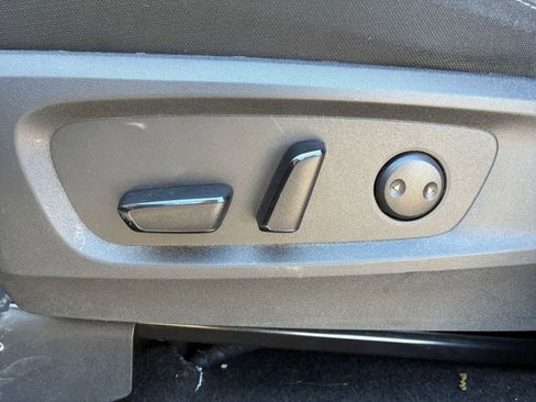 Used 2025 Nissan Pathfinder SV image 22