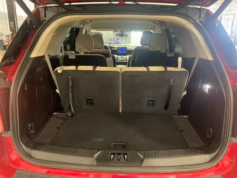 Used 2020 Ford Explorer XLT RWD image 18