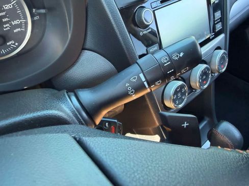Used 2017 Subaru Crosstrek 2.0i Premium AWD/4WD image 26