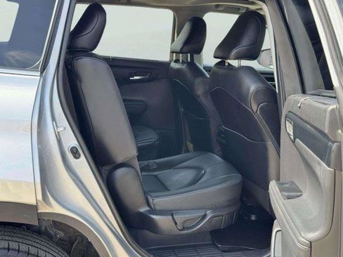 Used 2021 Toyota Highlander XLE AWD/4WD image 49