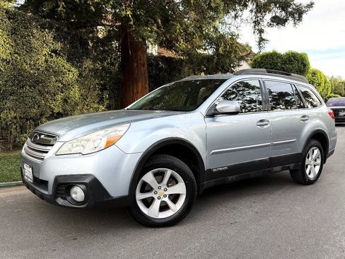 Used 2014 Subaru Outback 2.5i Premium image 3