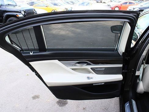 Used 2016 BMW 750i RWD image 14