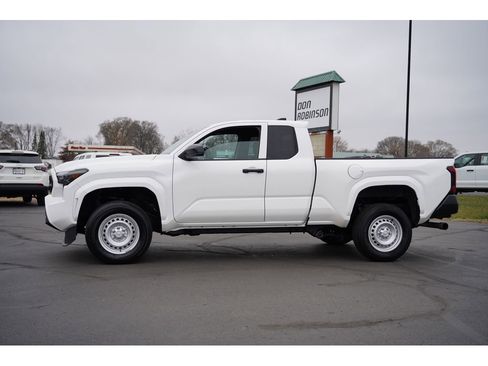 Used 2024 Toyota Tacoma SR image 6