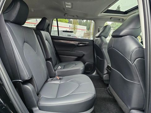 New 2026 Toyota Highlander Limited AWD/4WD image 12
