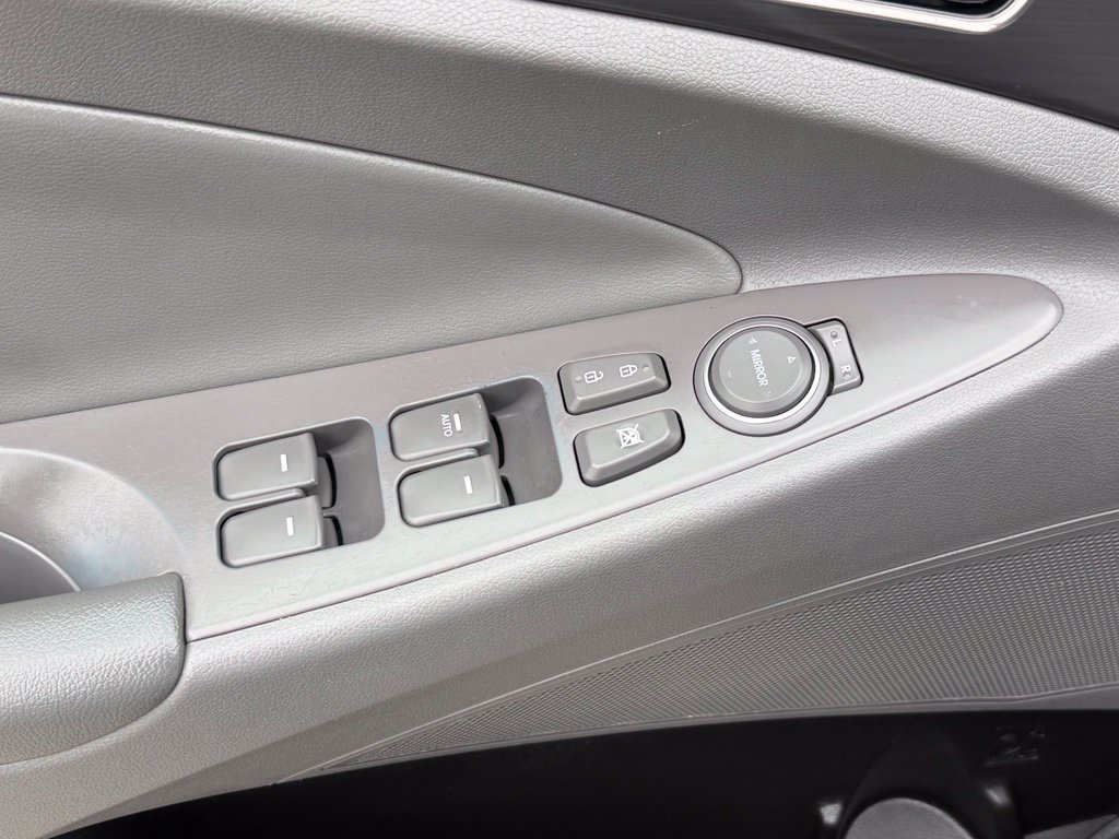 Used 2014 Hyundai Sonata Hybrid FWD image 12