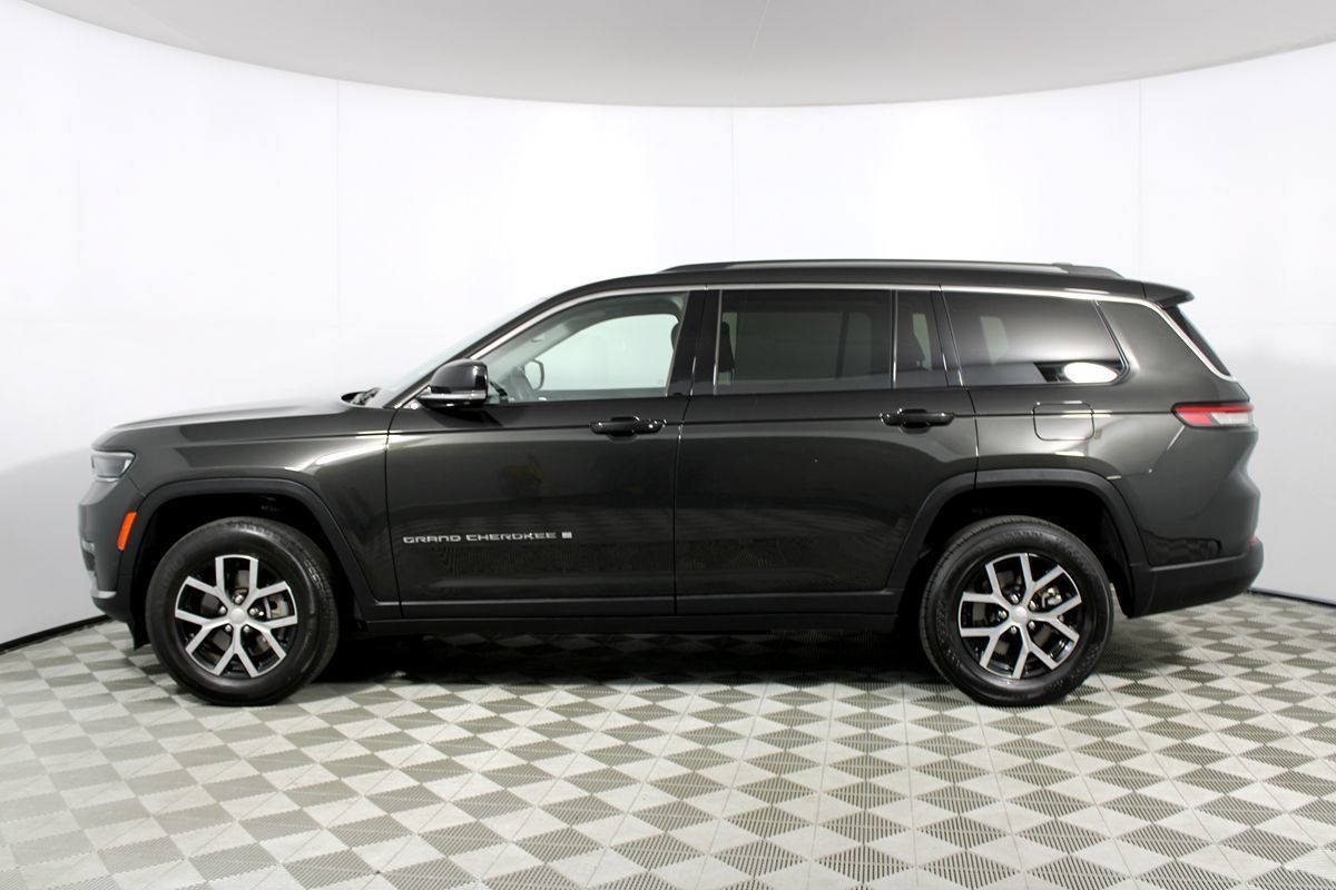 Used 2023 Jeep Grand Cherokee L Limited w/ Luxury Tech Group II RWD image 36