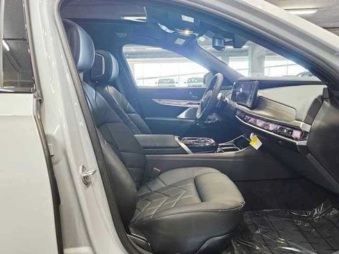 Certified 2025 BMW 750e xDrive w/ Executive Package AWD/4WD image 28