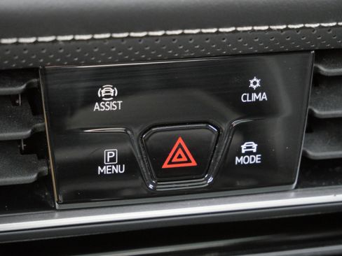 Used 2024 Volkswagen Atlas SE w/ Panoramic Sunroof Package image 29