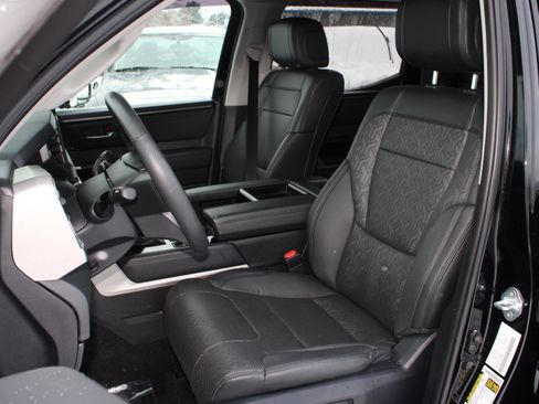 Used 2024 Toyota Tundra Limited image 12