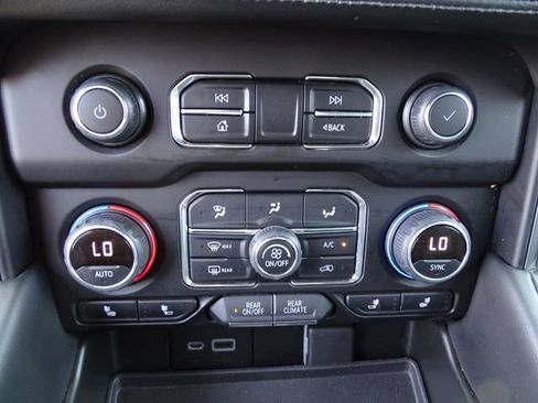 Used 2022 Chevrolet Tahoe LT AWD/4WD image 12