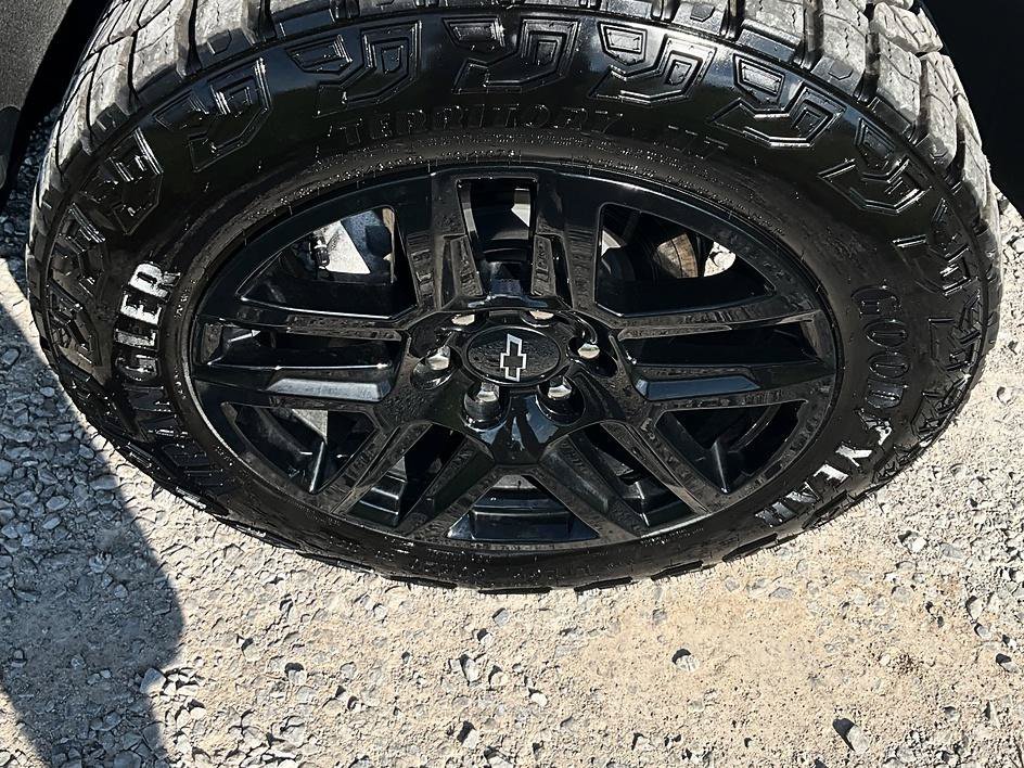 Used 2025 Chevrolet Silverado 1500 Custom Trail Boss w/ LPO, Dark Essentials Package AWD/4WD image 18