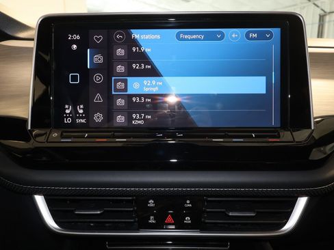 Used 2026 Volkswagen Atlas Cross Sport SE FWD image 12