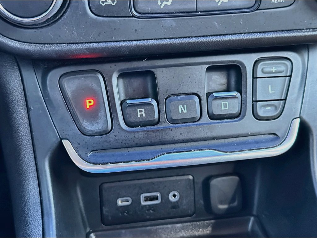 Used 2021 GMC Terrain SLE FWD image 17