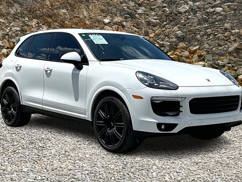 Used 2018 Porsche Cayenne Platinum Edition w/ Premium Package Plus image 10