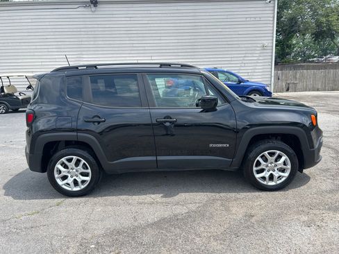 Used 2018 Jeep Renegade Latitude w/ UConnect 8.4 Nav Group AWD/4WD image 5