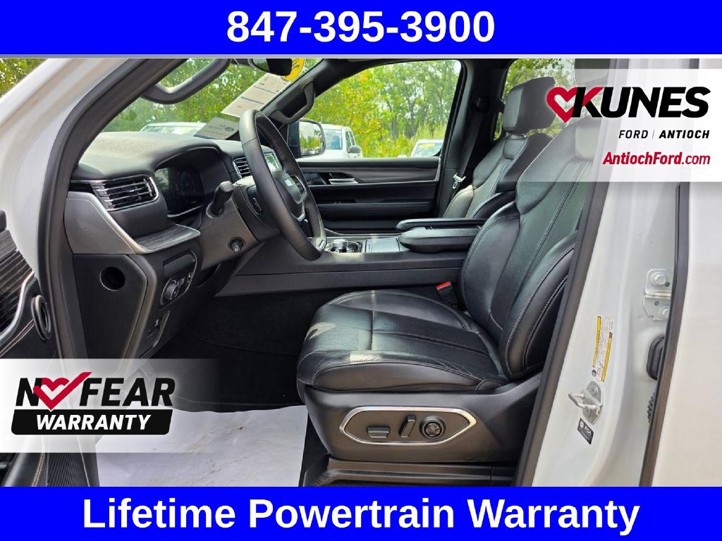 Used 2024 Jeep Wagoneer L Series II AWD/4WD image 21