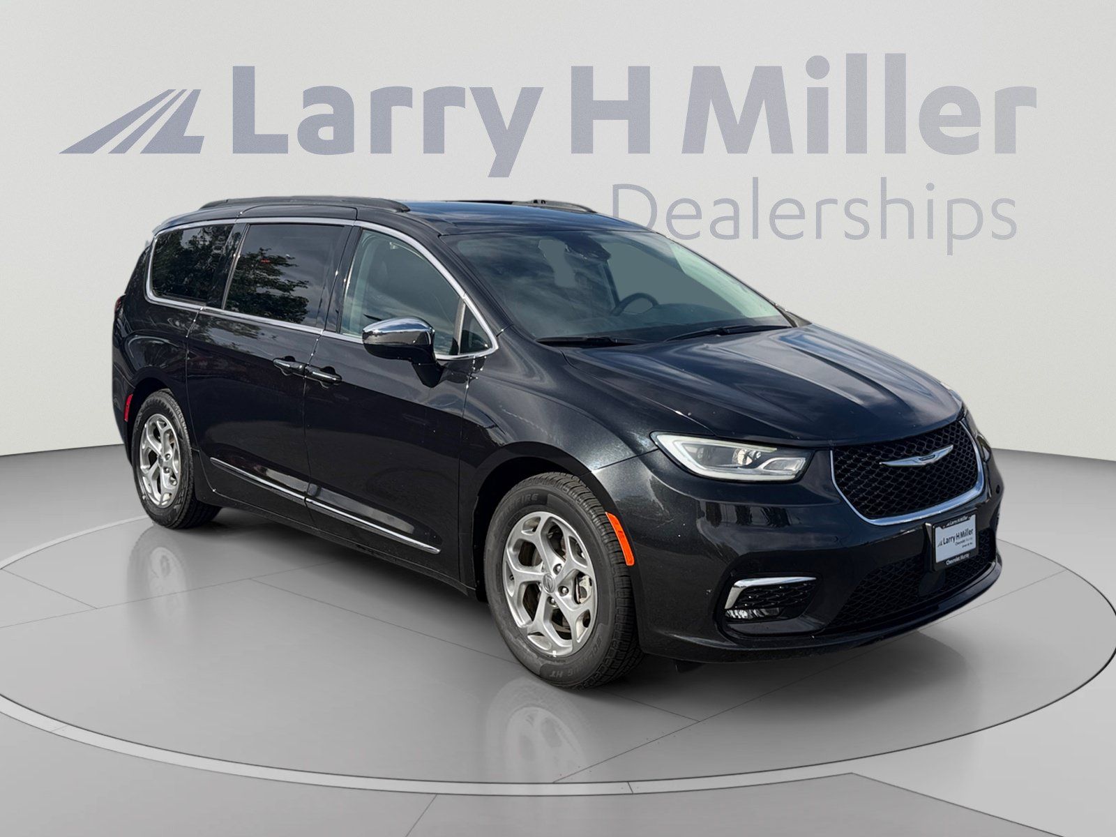 Used 2023 Chrysler Pacifica Limited FWD image 7