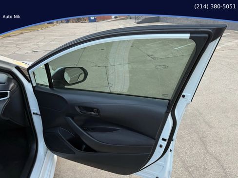Used 2025 Toyota Corolla LE FWD image 38