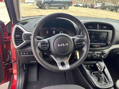 Used 2023 Kia Soul LX w/ LX Technology Package image 14