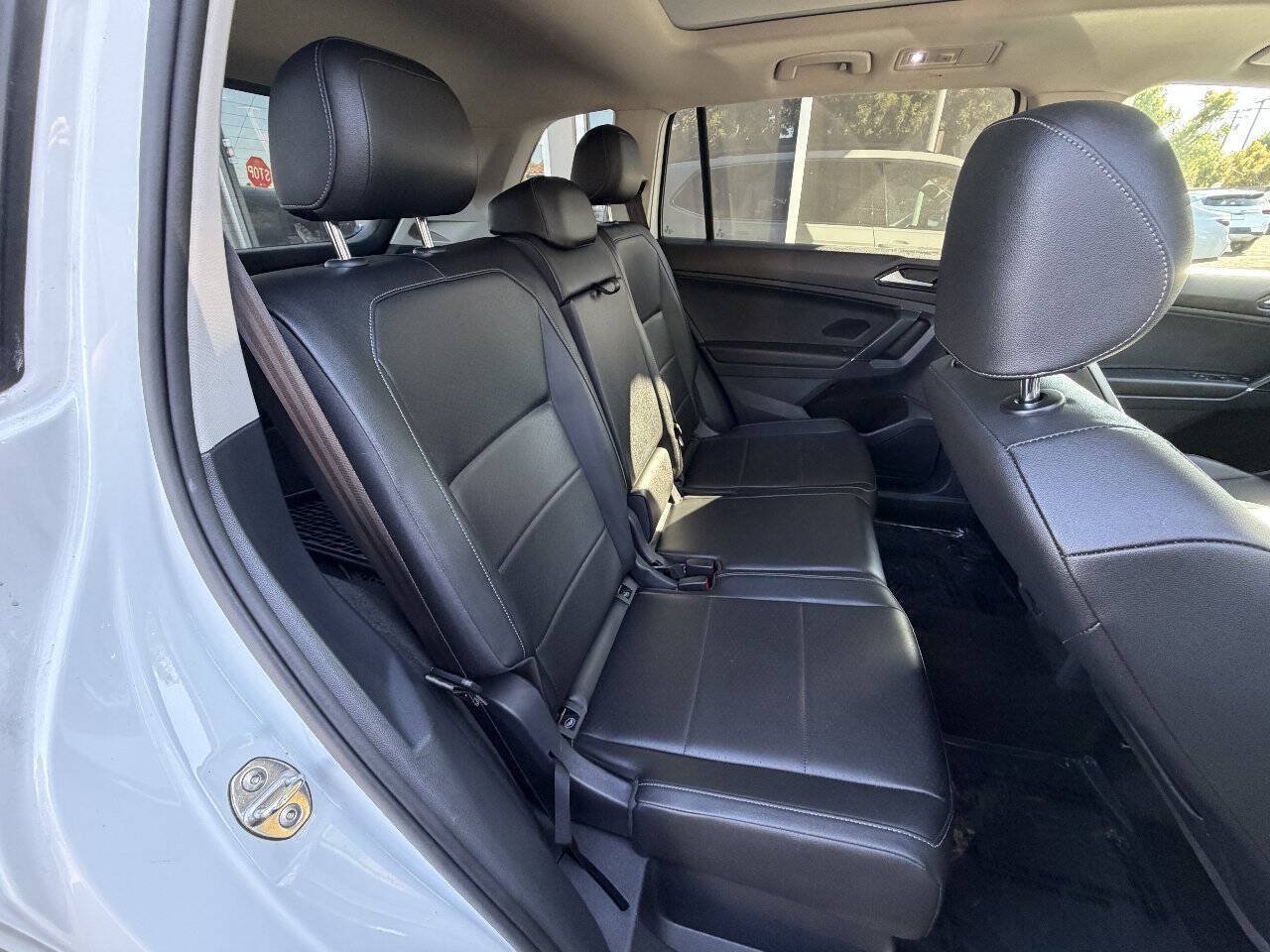 Used 2018 Volkswagen Tiguan SE w/ Panoramic Sunroof Package AWD/4WD image 18
