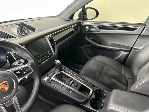Used 2018 Porsche Macan AWD/4WD image 23