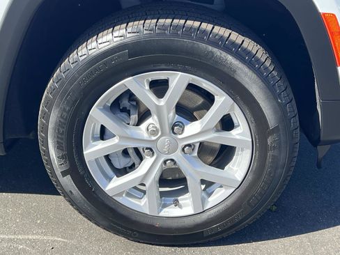 Used 2023 Jeep Grand Cherokee Limited image 29