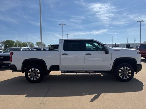 Used 2024 Chevrolet Silverado 2500 Custom w/ Custom Value Package AWD/4WD image 2