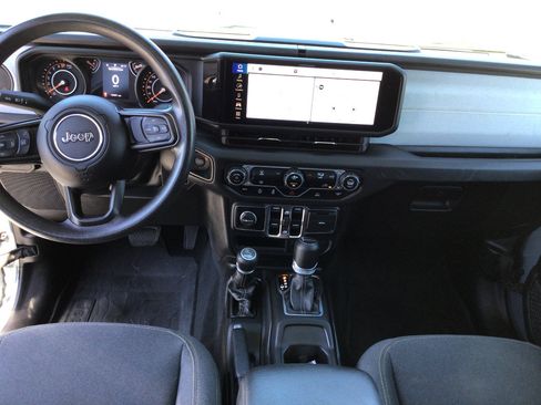 Used 2024 Jeep Gladiator Sport AWD/4WD image 9