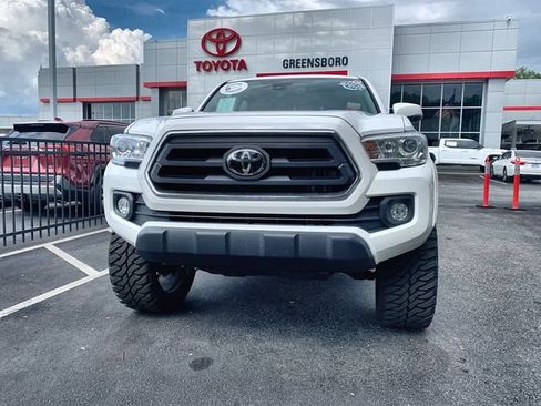 Used 2022 Toyota Tacoma SR5 w/ Technology Package RWD image 3
