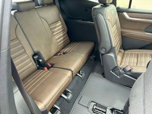 New 2026 GMC Acadia Denali Ultimate w/ LPO, Floor Liner Package AWD/4WD image 28