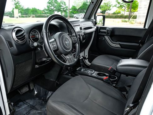 Used 2018 Jeep Wrangler Unlimited Sport S AWD/4WD image 3