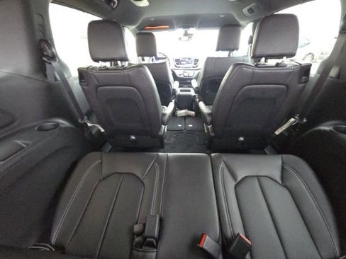 New 2026 Chrysler Pacifica Select image 13