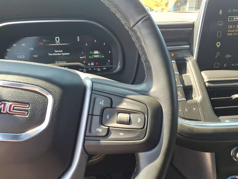 Used 2023 GMC Yukon SLT w/ SLT Premium Package AWD/4WD image 17
