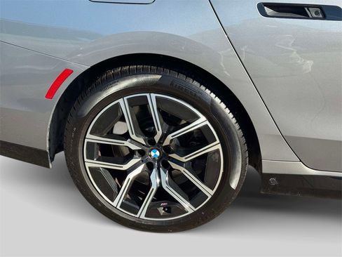 Certified 2023 BMW 760i xDrive w/ Executive Package image 9