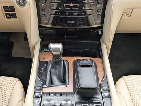 Used 2019 Lexus LX 570 4WD image 18