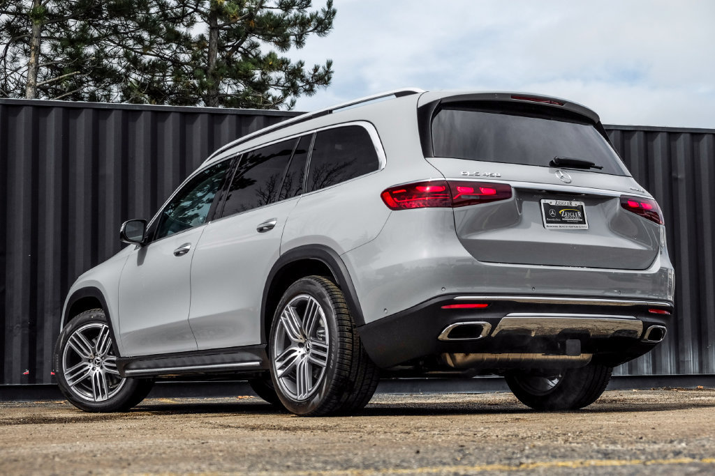 Used 2026 Mercedes-Benz GLS 450 4MATIC image 2