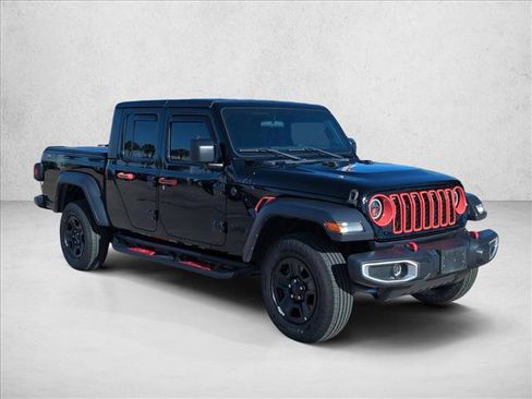 Used 2024 Jeep Gladiator Sport image 3