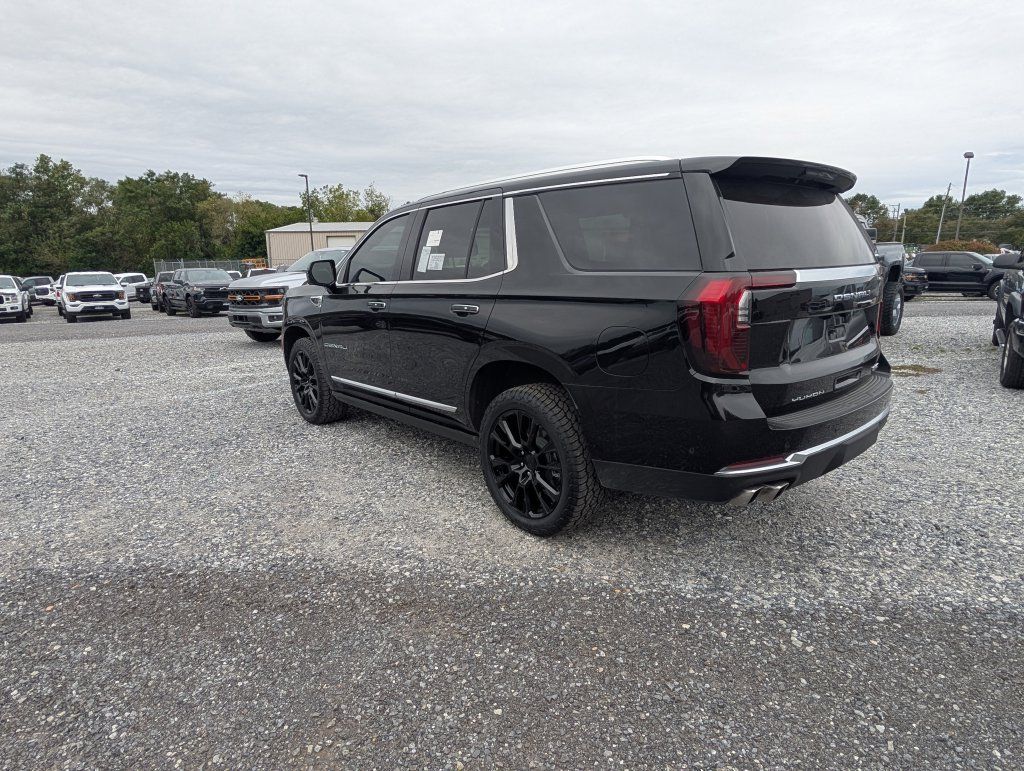 Used 2026 GMC Yukon Denali w/ Sun & Power Step Package AWD/4WD image 4