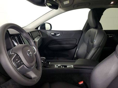 Used 2019 Volvo XC60 T5 Momentum w/ Multimedia Package image 24