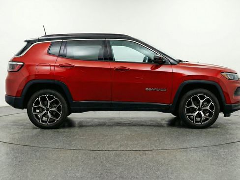 Used 2025 Jeep Compass Limited AWD/4WD image 11