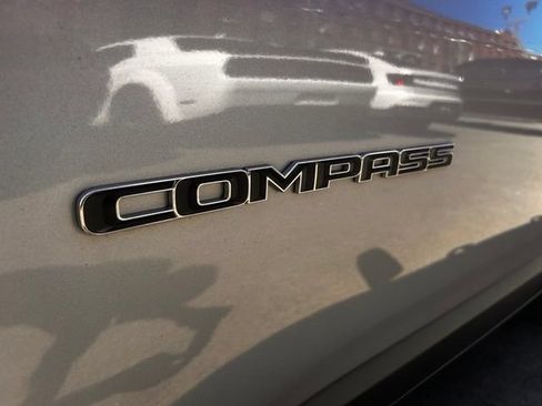 Used 2018 Jeep Compass Latitude w/ Popular Equipment Group AWD/4WD image 11