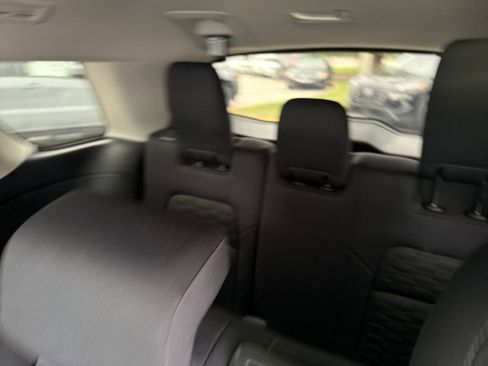 Used 2025 Nissan Pathfinder S image 30