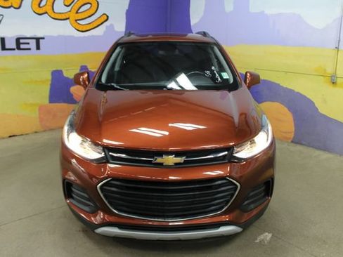Used 2019 Chevrolet Trax LT w/ LT Convenience Package FWD image 3