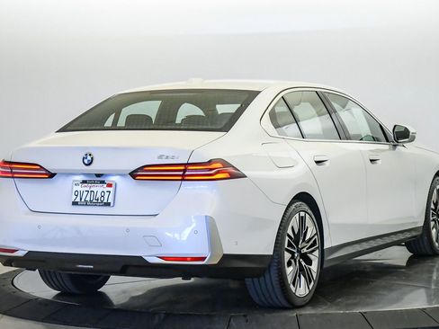 Used 2026 BMW 530i RWD image 5