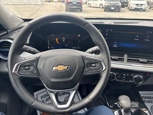 Used 2025 Chevrolet Trax LT w/ LT Convenience Package FWD image 18
