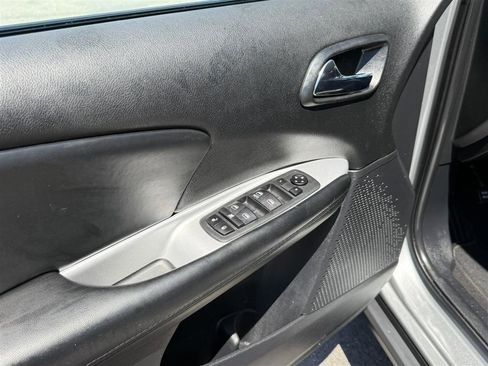 Used 2020 Dodge Journey SE FWD image 16