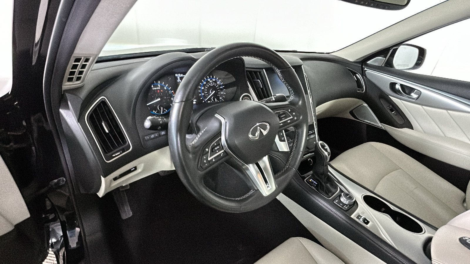 Used 2023 INFINITI Q50 Luxe AWD/4WD image 16