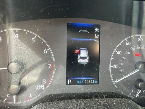 Used 2024 Toyota Corolla Cross LE FWD image 2