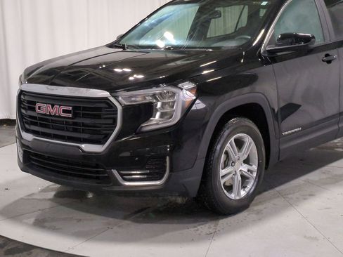 Used 2023 GMC Terrain SLE w/ Driver Convenience Package image 11